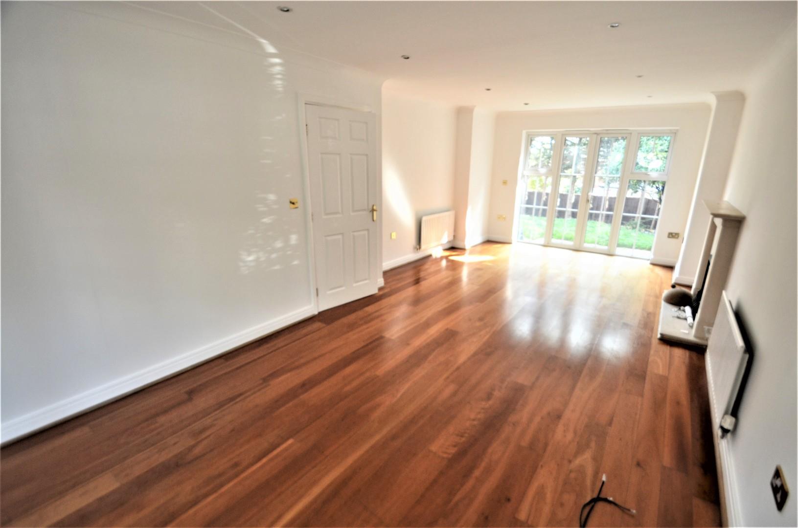 Tavistock Avenue, Mill Hill